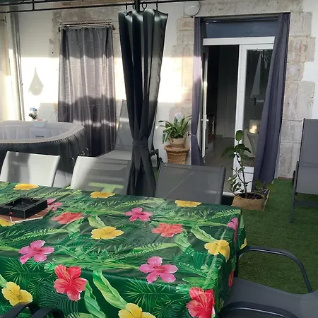Jul'home Pour 4 Personnes , Terrasse Avec Jacuzzi En Centre